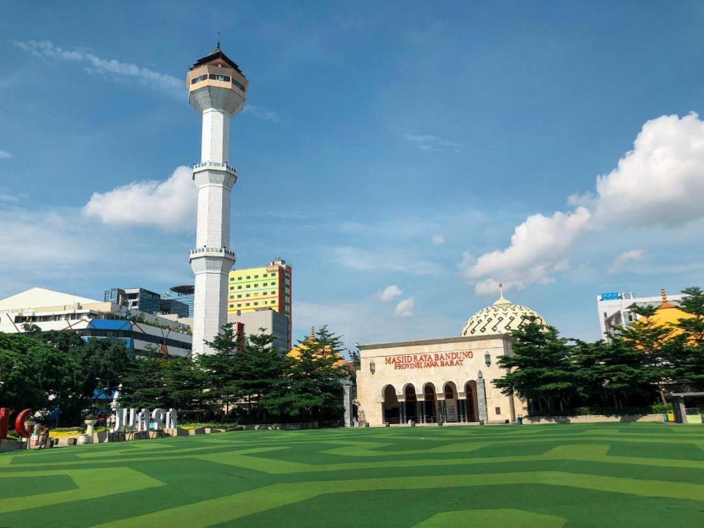 Raffleshom Hotel Bandung Exteriör bild