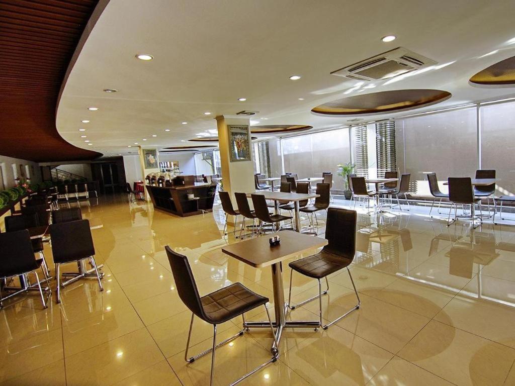 Raffleshom Hotel Bandung Exteriör bild