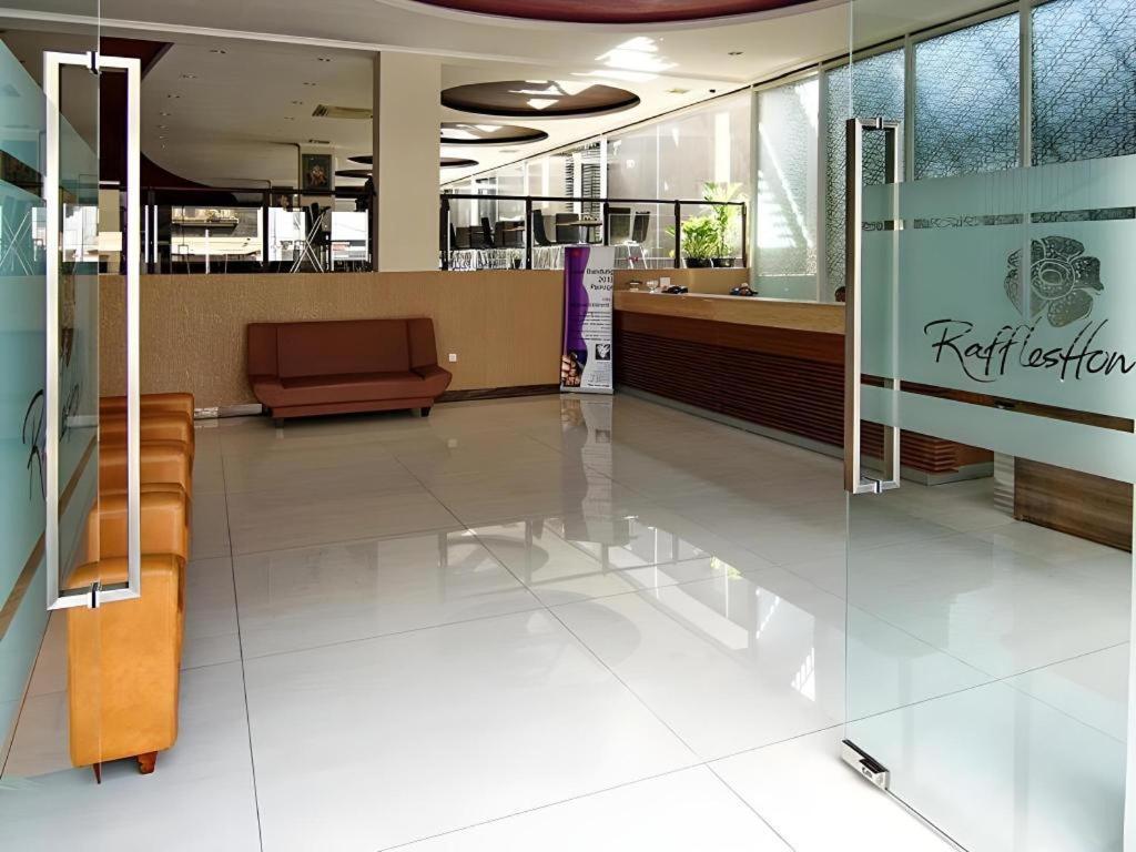 Raffleshom Hotel Bandung Exteriör bild