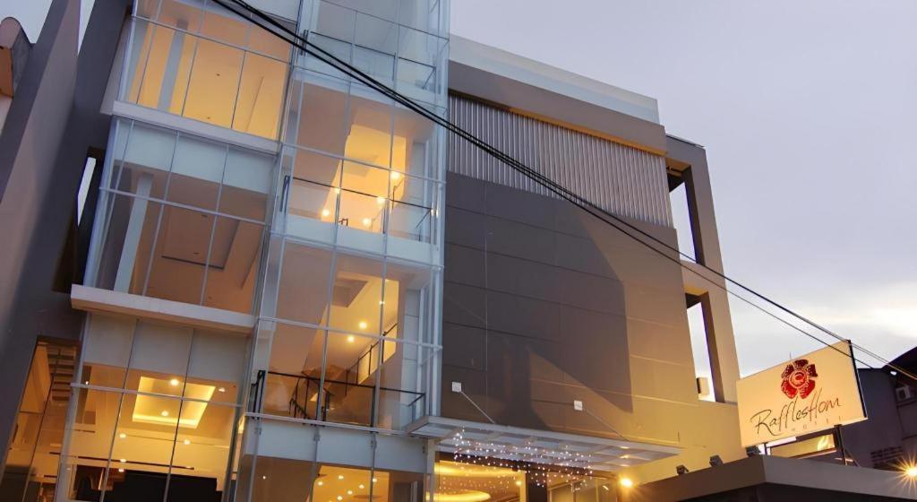 Raffleshom Hotel Bandung Exteriör bild